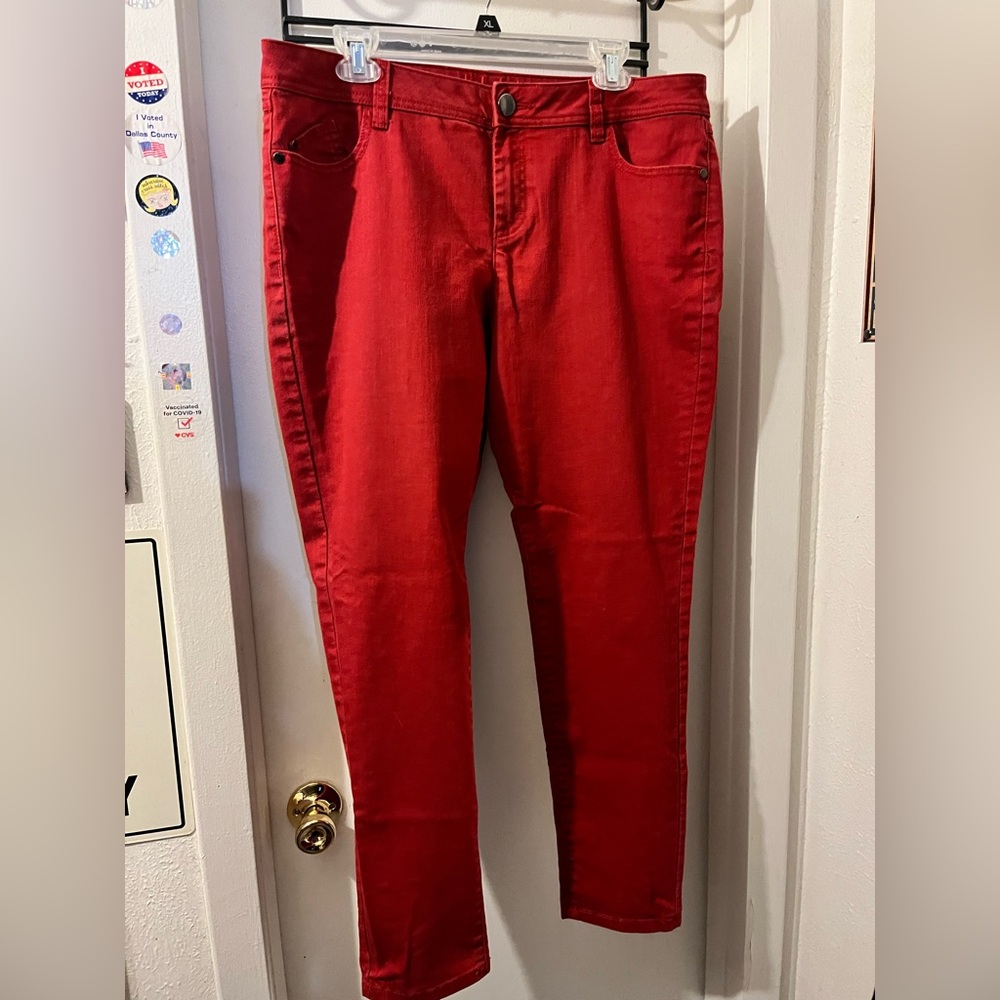Elle- size 16- red stretch jeans, straight leg